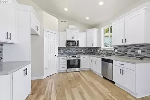 3905 SE 147th Ave, Portland, OR 97236 - Photo 11