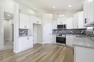 3905 SE 147th Ave, Portland, OR 97236 - Photo 13