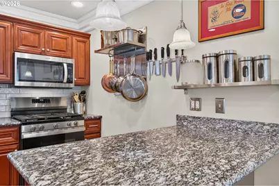 333 Commercial St, Astoria, OR 97103 - Photo 9