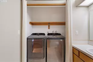 12506 SE Stark St, Portland, OR 97233 - Photo 23