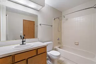 12506 SE Stark St, Portland, OR 97233 - Photo 21