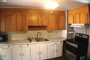 721 NE Christian St, Myrtle Creek, OR 97457 - Photo 5