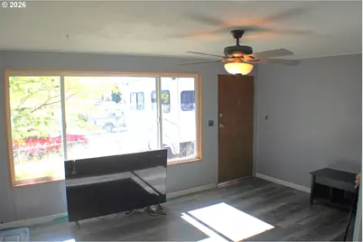 721 NE Christian St, Myrtle Creek, OR 97457 - Photo 3