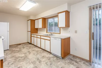 2431 SE 141st Ave, Portland, OR 97233 - Photo 13