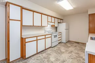 2431 SE 141st Ave, Portland, OR 97233 - Photo 11