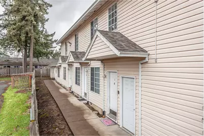 2431 SE 141st Ave, Portland, OR 97233 - Photo 3