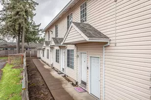 2431 SE 141st Ave, Portland, OR 97233 - Photo 3