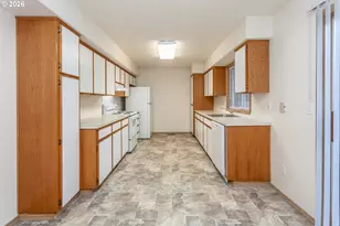 2431 SE 141st Ave, Portland, OR 97233 - Photo 11