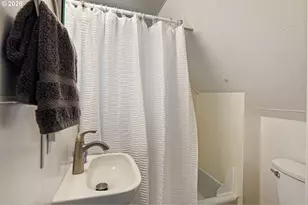 910 E 22nd Ave, Eugene, OR 97405 - Photo 39