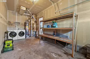 8740 N Drummond Ave, Portland, OR 97217 - Photo 33