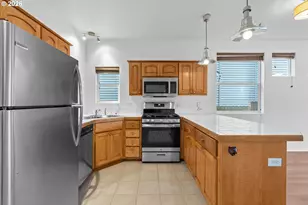 8740 N Drummond Ave, Portland, OR 97217 - Photo 17