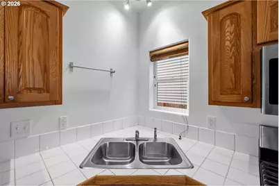 8740 N Drummond Ave, Portland, OR 97217 - Photo 19