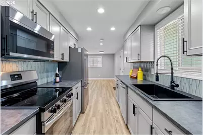 395 Stark St N, Salem, OR 97303 - Photo 7