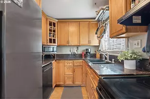 1305 NE Jarrett St, Portland, OR 97211 - Photo 13