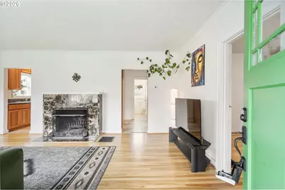 6362 N Commercial Ave, Portland, OR 97217 - Photo 5