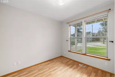 13325 SE Ramona St, Portland, OR 97236 - Photo 9