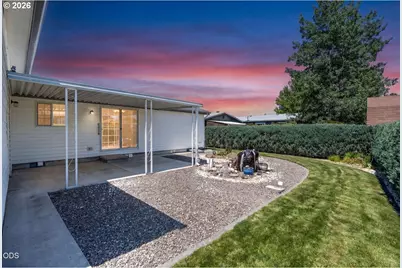 811 NE Paiute Ct, Redmond, OR 97756 - Photo 17