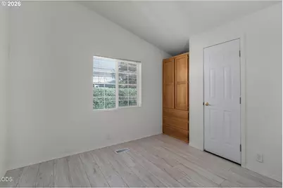 811 NE Paiute Ct, Redmond, OR 97756 - Photo 15