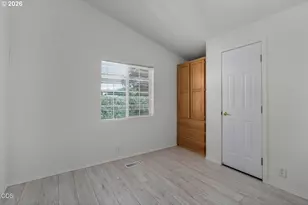 811 NE Paiute Ct, Redmond, OR 97756 - Photo 15