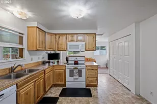 82600 Green Valley St, Creswell, OR 97426 - Photo 5