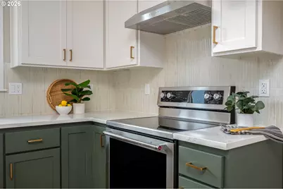 8429 NE Hassalo St, Portland, OR 97220 - Photo 15