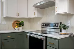 8429 NE Hassalo St, Portland, OR 97220 - Photo 15