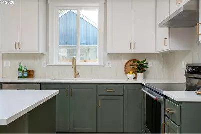 8429 NE Hassalo St, Portland, OR 97220 - Photo 13
