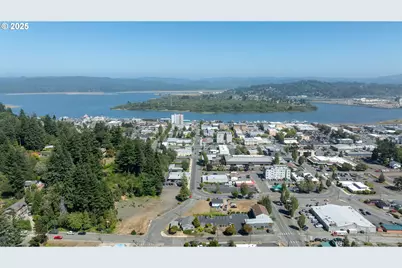 790 Commercial Ave, Coos Bay, OR 97420 - Photo 11