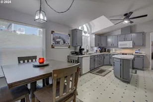 2665 Whistlers Park Rd, Roseburg, OR 97470 - Photo 9