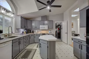 2665 Whistlers Park Rd, Roseburg, OR 97470 - Photo 11