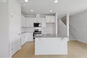 362 E Wilson St, Carlton, OR 97111 - Photo 3