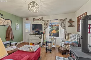 931 S 4th St, Coos Bay, OR 97420 - Photo 9