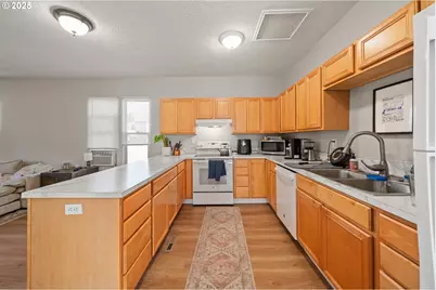 401 4th St, Oregon City, OR 97045 - Photo 7