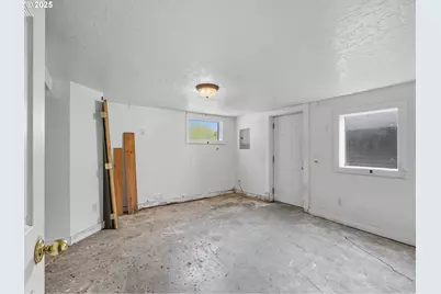 686 29th St, Astoria, OR 97103 - Photo 37