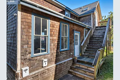 686 29th St, Astoria, OR 97103 - Photo 5