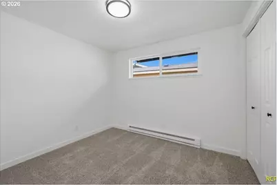 405 Washington St, Silverton, OR 97381 - Photo 13
