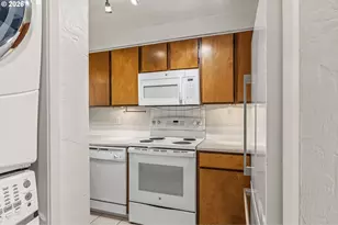 1488 Fetters Loop, Eugene, OR 97402 - Photo 9