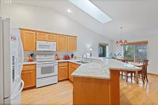 621 SE 11th Cir, Troutdale, OR 97060 - Photo 9