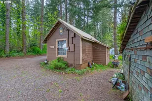 10425 Edmunson Dr SE, Salem, OR 97317 - Photo 17