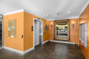 2393 SW Park Pl, Portland, OR 97205 - Photo 31