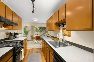 2393 SW Park Pl, Portland, OR 97205 - Photo 11