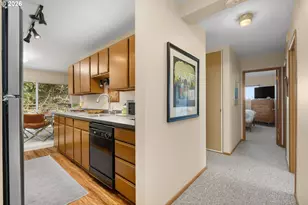 2393 SW Park Pl, Portland, OR 97205 - Photo 9