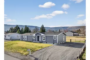 208 16th St, La Grande, OR 97850 - Photo 1