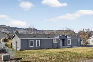 208 16th St, La Grande, OR 97850 - Photo 3