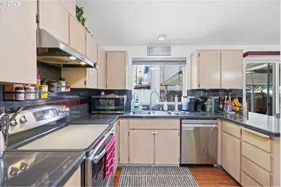 7417 SE Sherrett St, Portland, OR 97206 - Photo 11