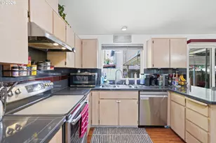7417 SE Sherrett St, Portland, OR 97206 - Photo 11
