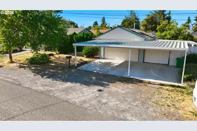 7417 SE Sherrett St, Portland, OR 97206 - Photo 3