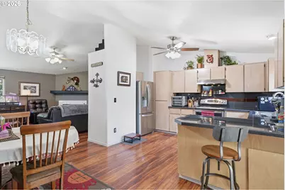 7417 SE Sherrett St, Portland, OR 97206 - Photo 9