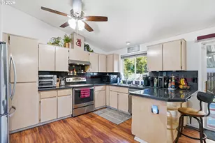 7417 SE Sherrett St, Portland, OR 97206 - Photo 11