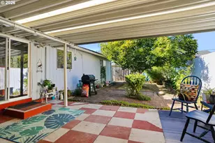 7417 SE Sherrett St, Portland, OR 97206 - Photo 25